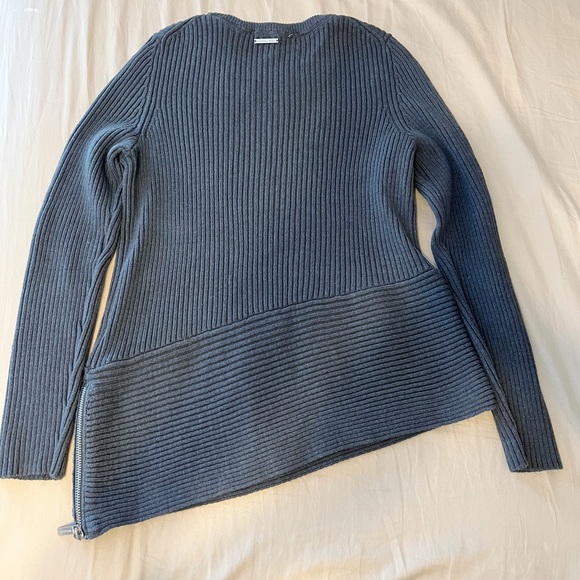 Michael By Michael Kors Gray Asymmetrical Hem Knot Crewneck Sweater Size Medium - Picture 5 of 7